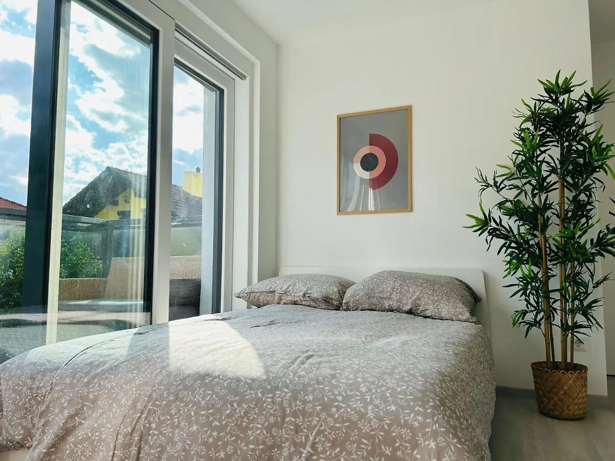 Sunny - Free Parking - Balcony Apartment Vienna Austria
