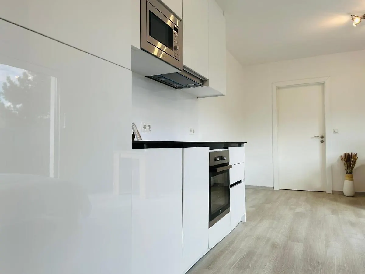 Sunny - Free Parking - Balcony Apartment Vienna